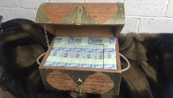 5 British pounds Prop Money Pirate Chest