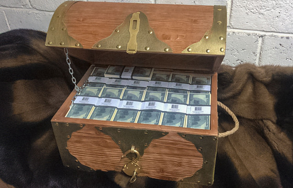 NEW 100 American dollars Prop Money Pirate Chest