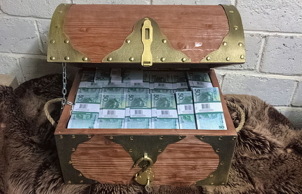 50 Chinese yan Prop Money Pirate Chest