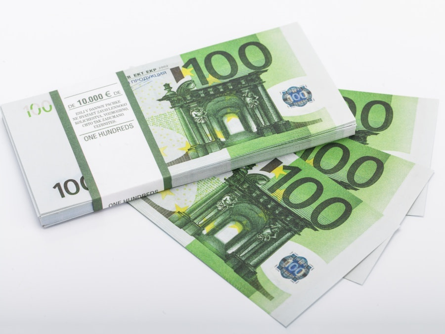 100 euros pile de 100 faux billets