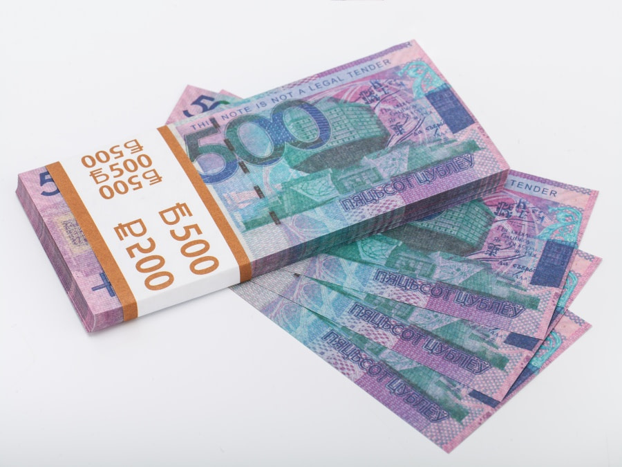 500 roubles biélorusses pile de 100 faux billets