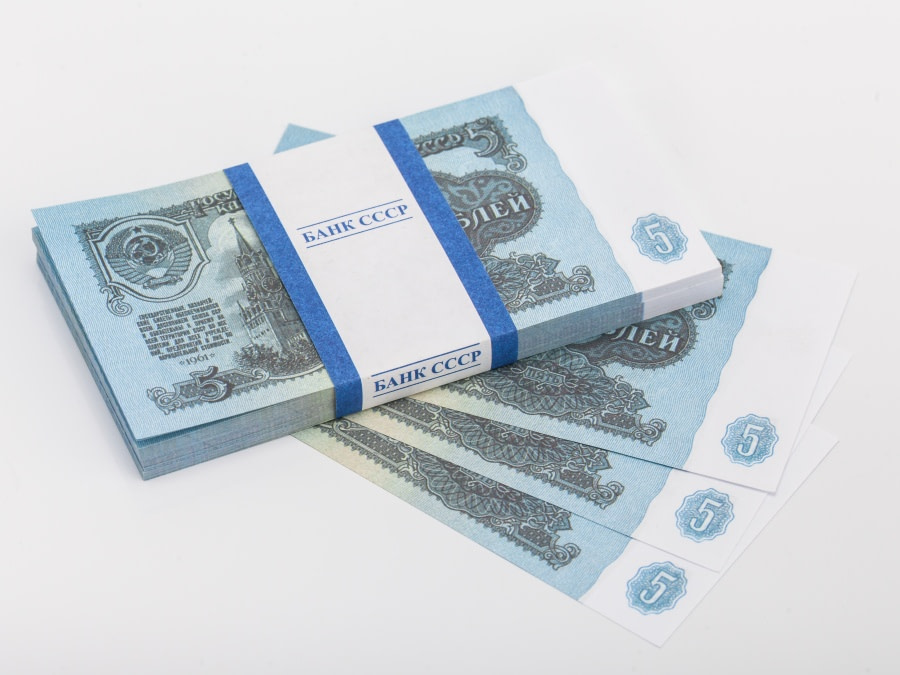 5 roubles russes de l’URSS pile de 100 faux billets