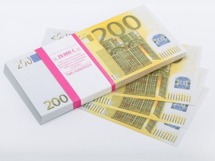 200 euros pile de 100 faux billets