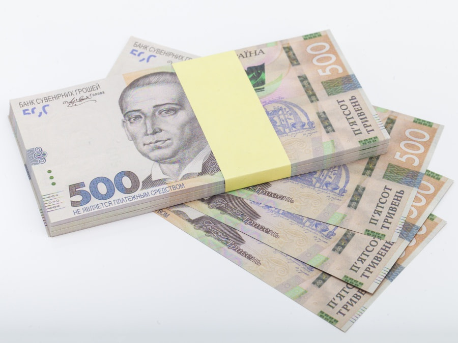 500 hryvnias ukrainiens pile de 100 faux billets