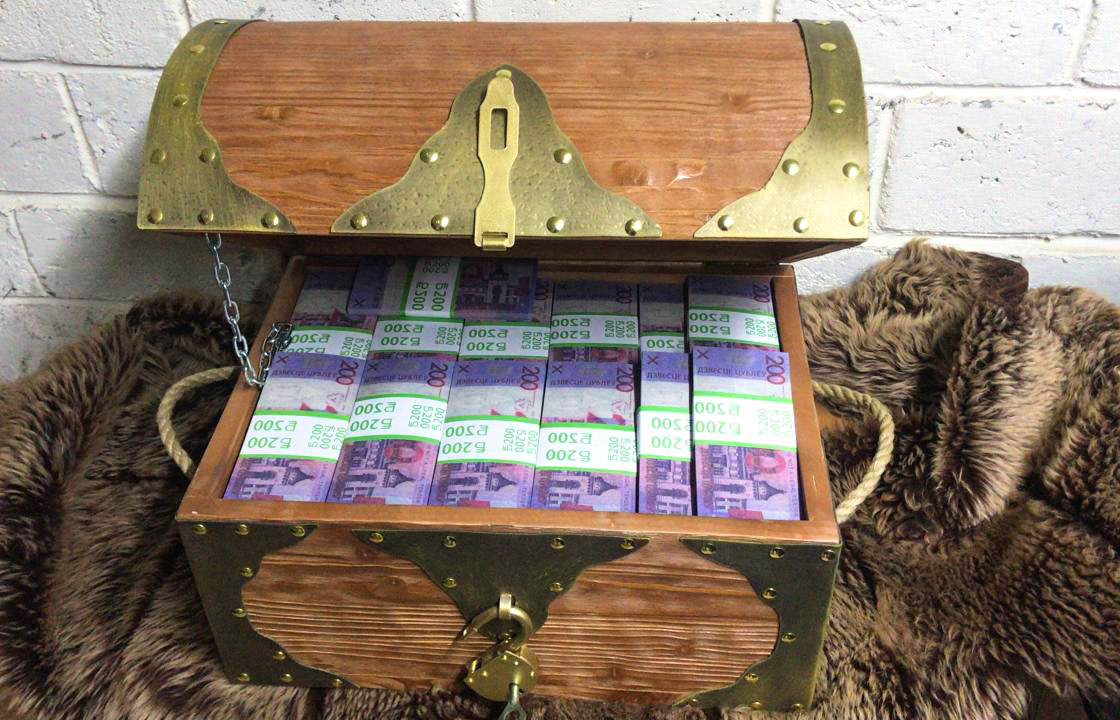 200 roubles biélorusses faux coffre de pirate d’argent